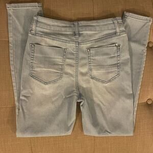 Tinseltown light denim skinny jean. Size 3